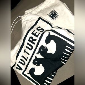 Kanye Vultures - white Tee with sweats